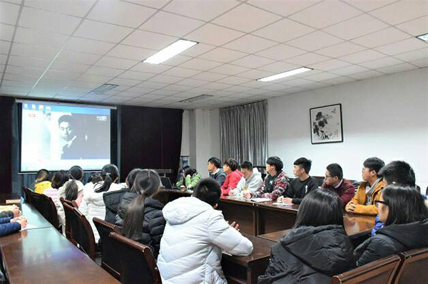 图为音乐学院学生讲述自己眼中的总理.jpg