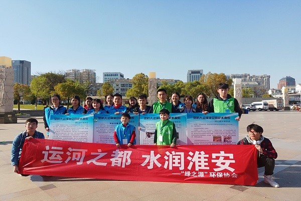 京杭大运河水质检测合影.jpg