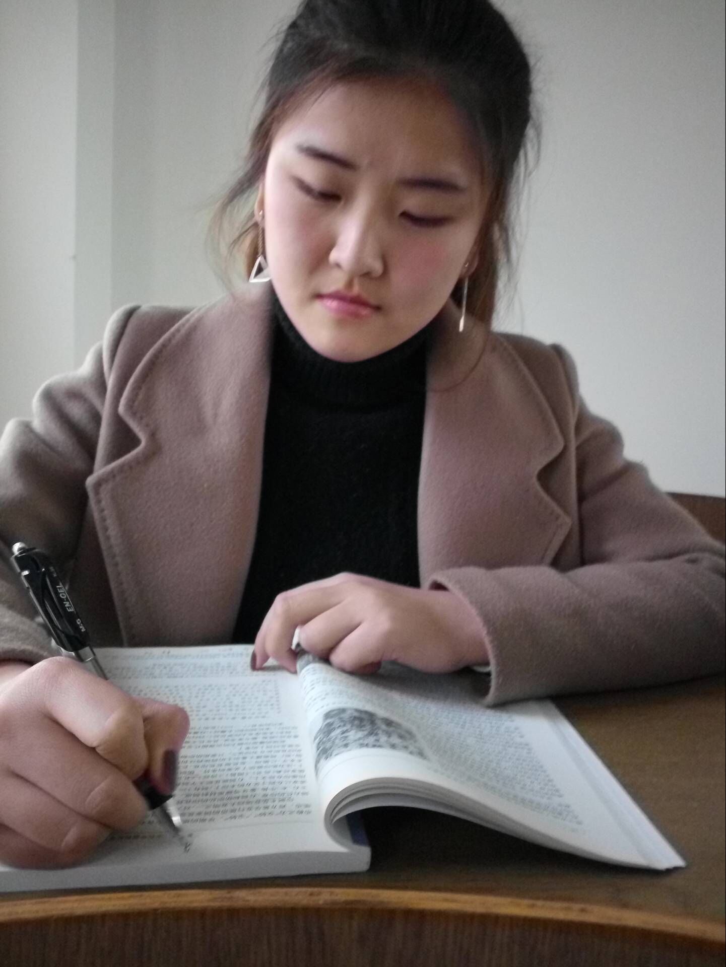 鲁银平2.jpg 鲁银平2.jpg